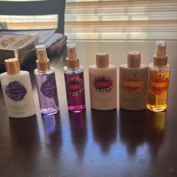 Victoria's Secret Accessories - Victoria secret pink set